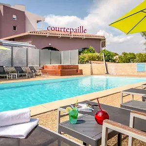 https://kyriad-frejus-port-saint-raphael.fr-provencehotel.com