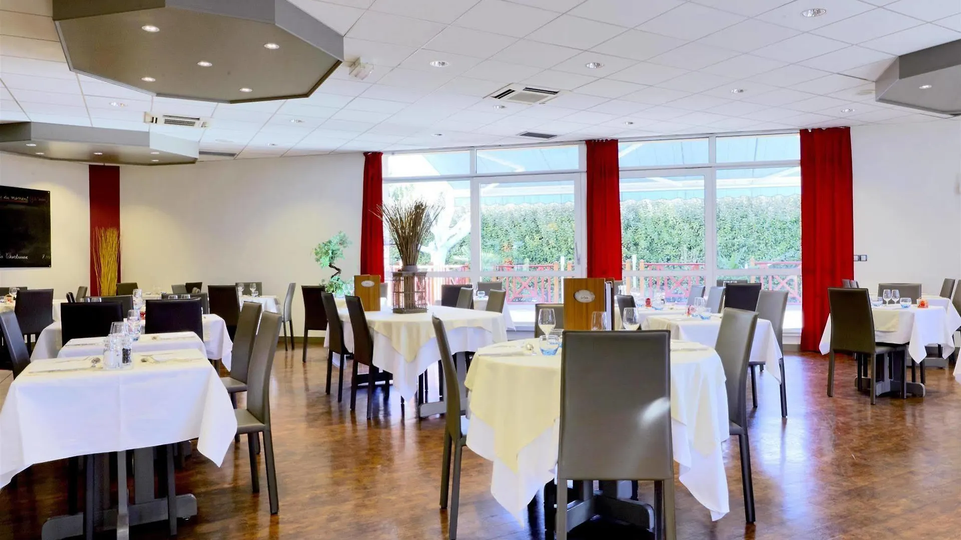 Hotel Hôtel Le Néron - Logis Fontanil-Cornillon