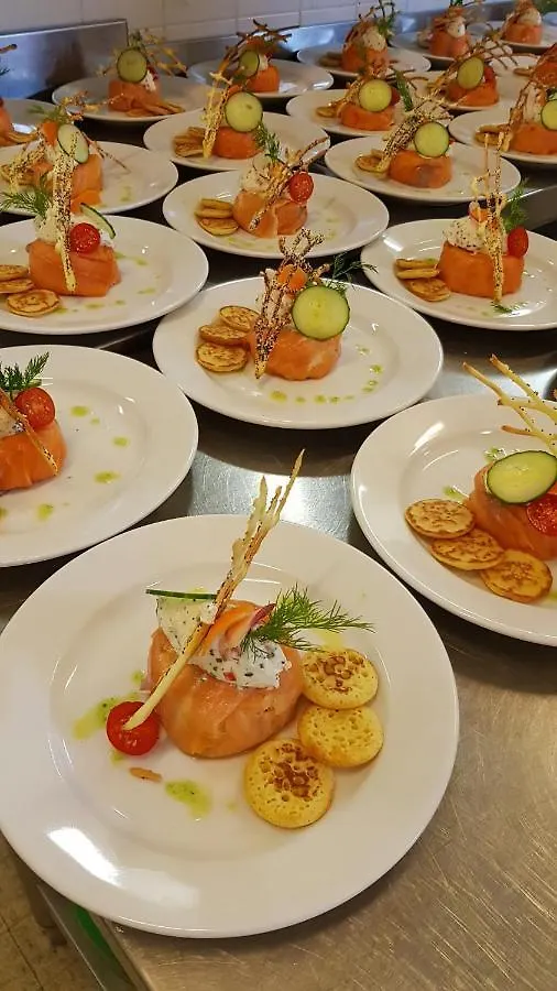 Hotel Le Neron - Logis 퐁타닐코르닐롱 3*,
