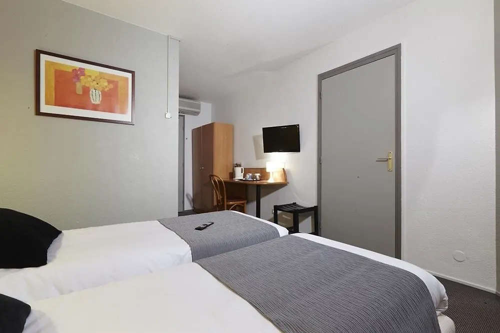 Hotel Le Neron - Logis 퐁타닐코르닐롱 3*,  프랑스