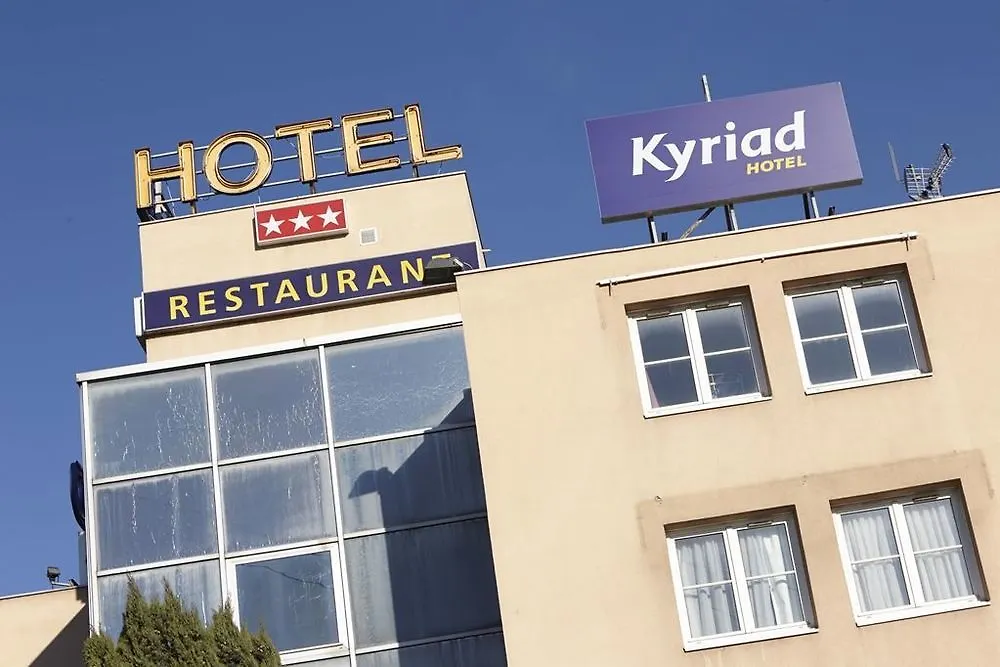 Hotel Le Neron - Logis 퐁타닐코르닐롱