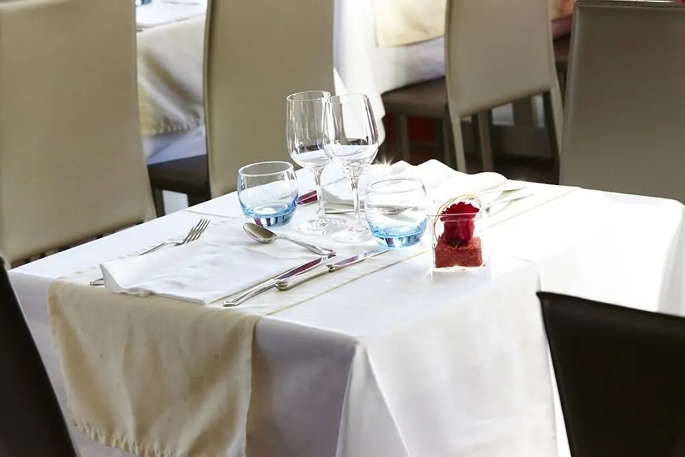 Hotel Le Neron - Logis 퐁타닐코르닐롱 프랑스