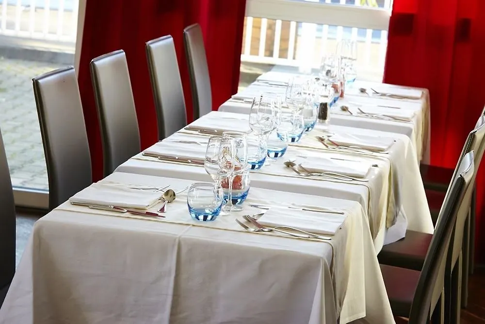 Hotel Le Neron - Logis 퐁타닐코르닐롱 3*,