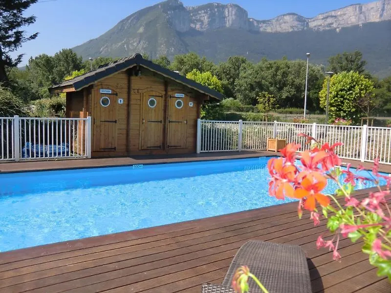 Hotel Le Neron - Logis 퐁타닐코르닐롱 3*,