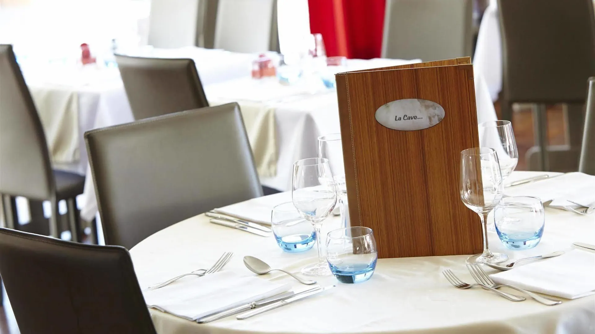 Hotel Le Neron - Logis 퐁타닐코르닐롱